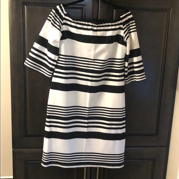 💥DISCOUNTED TODAY💥 Off shoulder ponte dress